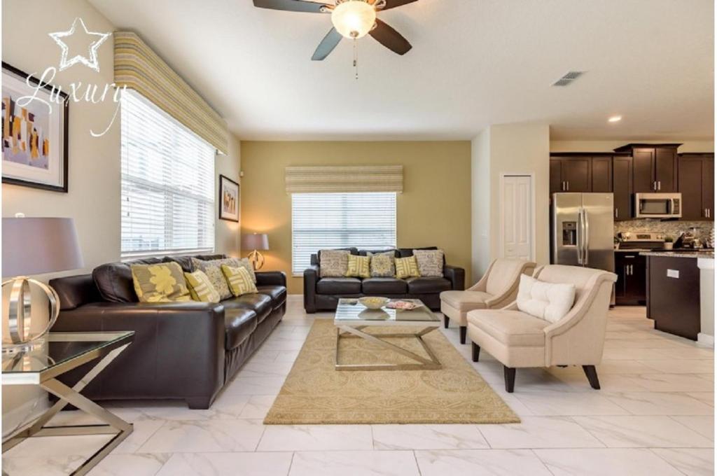 Four-Bedroom Townhome Kissimmee - image 3