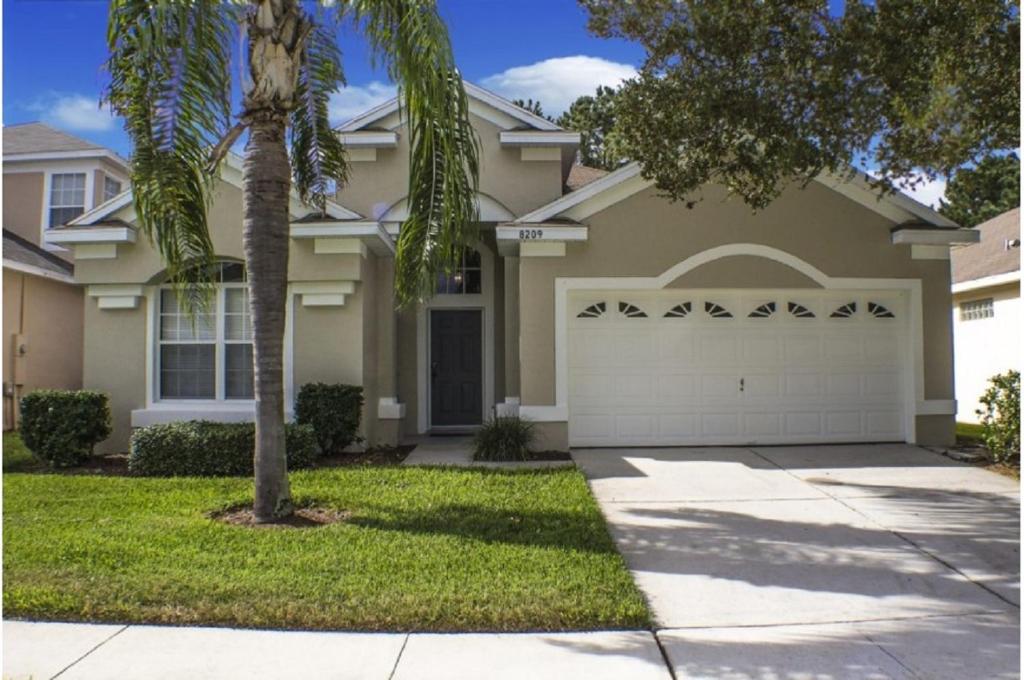 Three-Bedroom Pool Home Kissimmee - main image