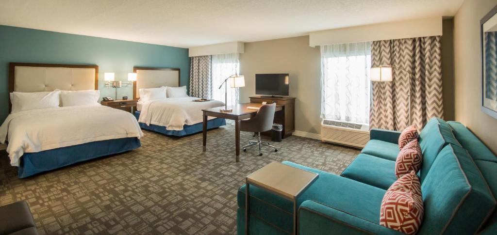 Hampton Inn & Suites Orlando near SeaWorld - image 2