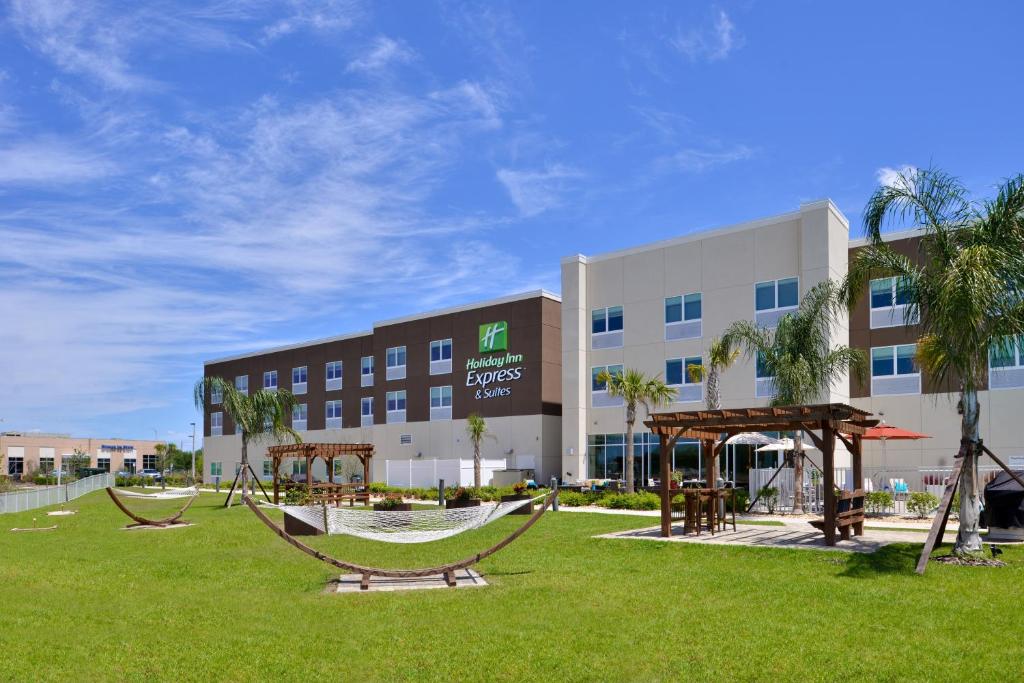 Holiday Inn Express & Suites Trinity an IHG Hotel - main image