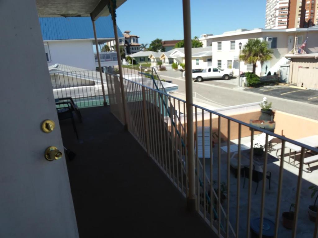 Siesta Motel and Surfside Cabanas - image 5