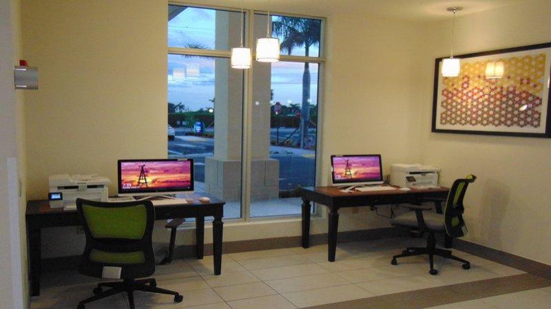 Holiday Inn Express & Suites Boynton Beach West - main image