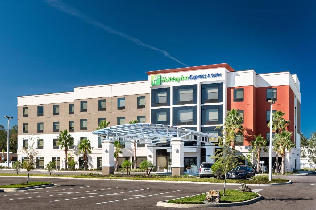 Holiday Inn Express & Suites Lakeland South an IHG Hotel - main image