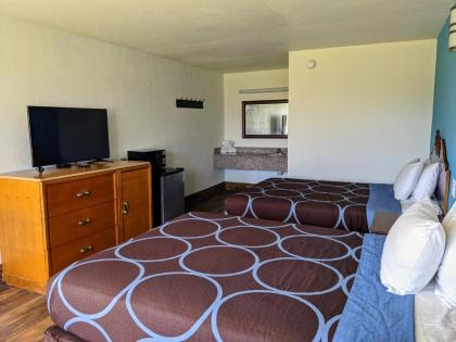 Garden Inn & Suites - image 2