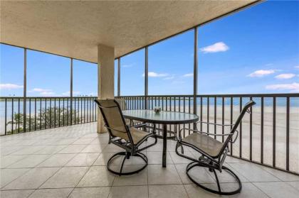 Carlos Pointe 611 2 Bedrooms Gulf Front Sleeps 6 Elevator Heated Pool Fort myers Beach