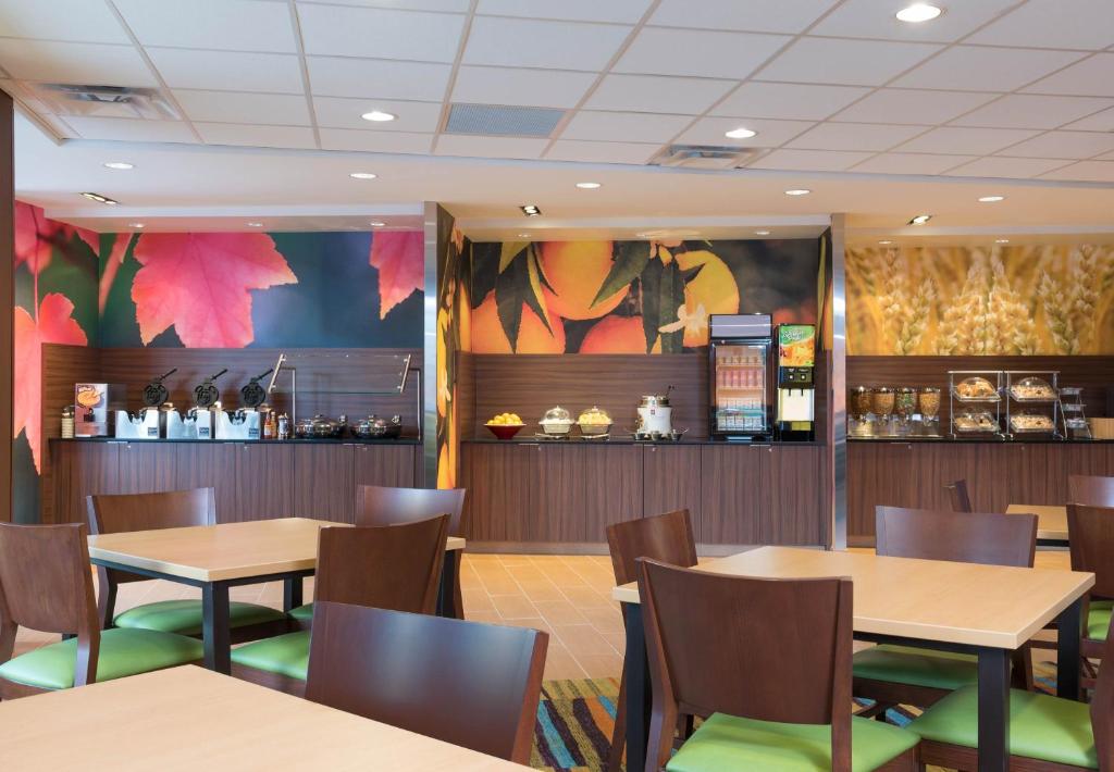 Fairfield Inn & Suites by Marriott Orlando Kissimmee/Celebration - image 2