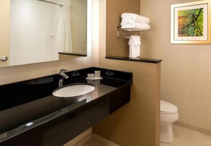 Fairfield Inn & Suites by Marriott Orlando East/UCF Area - image 2