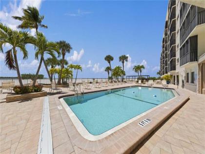 Carlos Pointe 113 2 Bedrooms Gulf Front Elevator Sleeps 6 Heated Pool Fort myers Beach