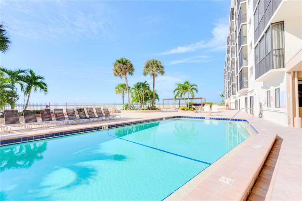 Carlos Pointe 113 2 Bedrooms Gulf Front Elevator Sleeps 6 Heated Pool - image 4