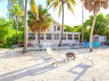 Beachfront Dunes Sleeps 8 3 Bedrooms plus Den Gulf Front Pet Friendly Florida