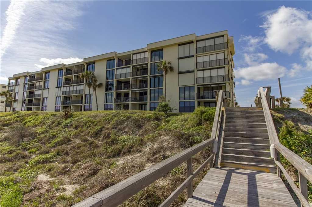 Sand Dollar II 207 3 Bedrooms Sleeps 6 Beach Front Pool WiFi - image 5