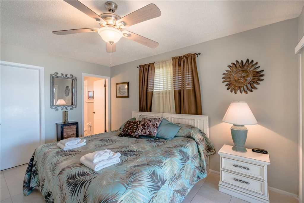 Shore Haven Unit 5A 2 Bedroom WIFI Gulf View Sleeps 4 - image 2