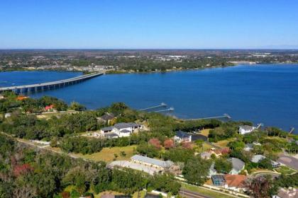 Mar Bay Luxury Suites near Park Beach and Marina - image 2