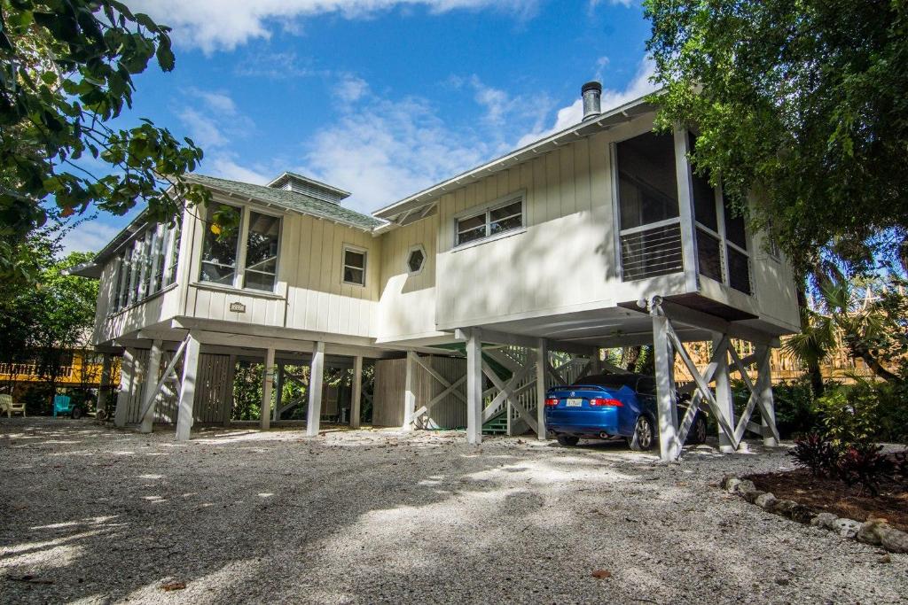 Castaway Cottage ( Sanibel Shores on Cardium Street) - main image