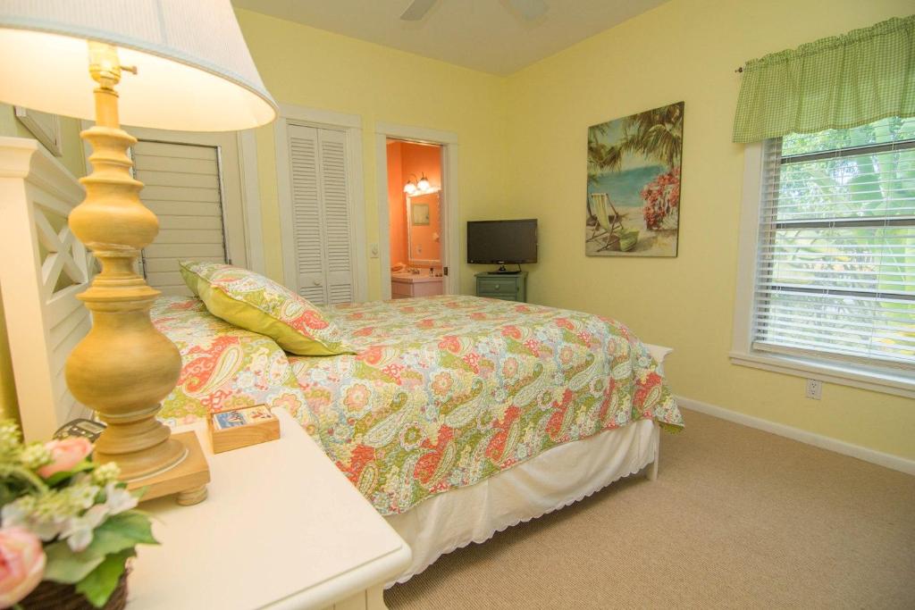 Castaway Cottage ( Sanibel Shores on Cardium Street) - image 2