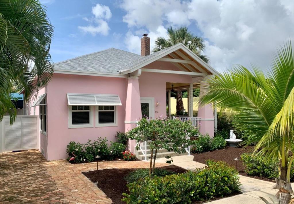 Nini's Cottage 4bd-3ba - Private Pool - Parking - main image