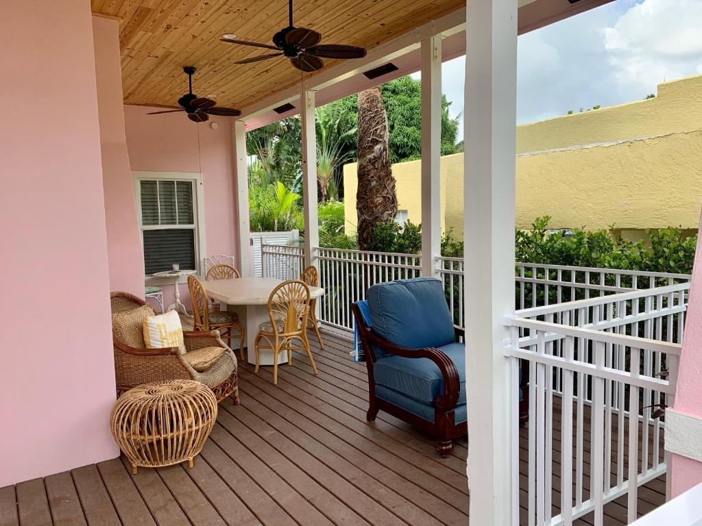 Nini's Cottage 4bd-3ba - Private Pool - Parking - image 2