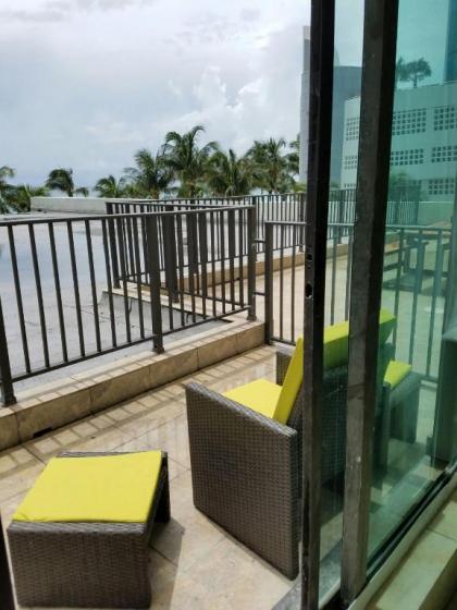 Miami Beach Suncoast Apartment I - Balcony Front Beach - image 2