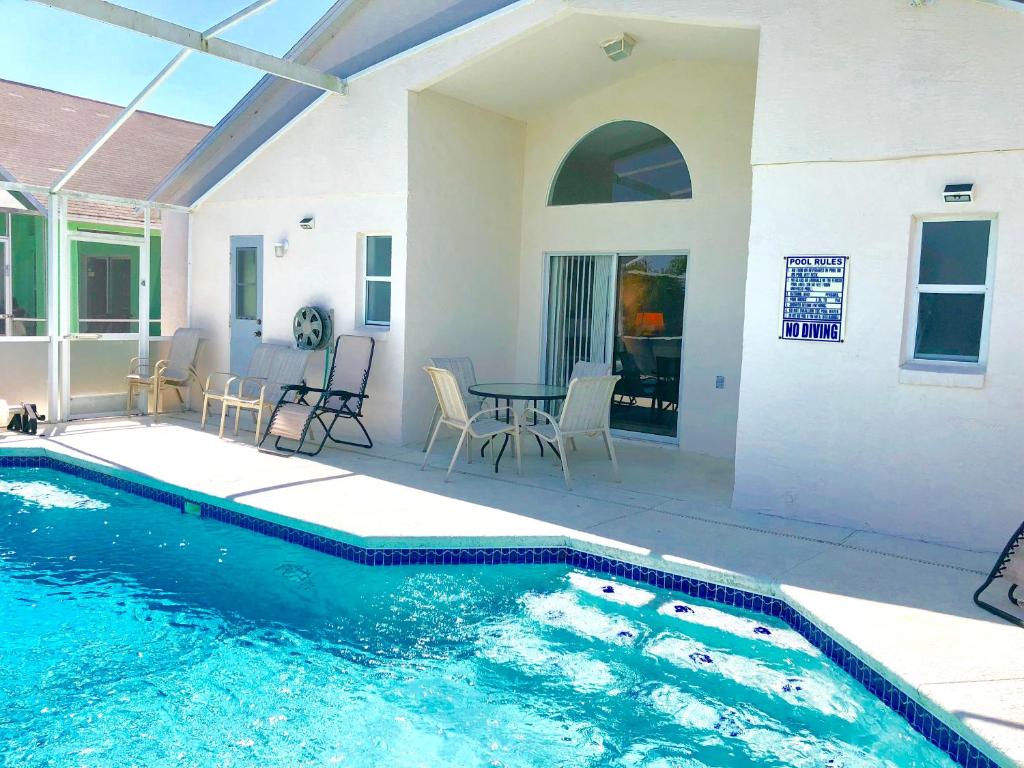 Fabulous 4 Bedrooms Villa 3 Bath with Private Pool 15 Min to Disney - image 5