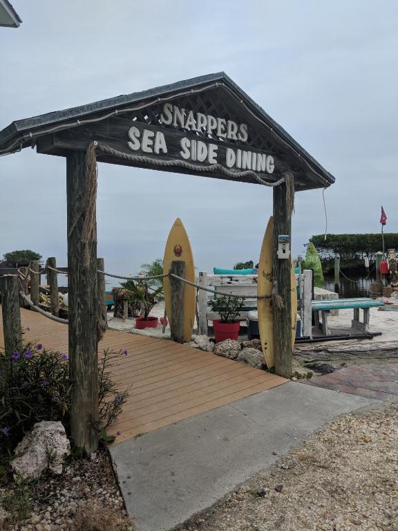 Snappers Key Largo - image 3