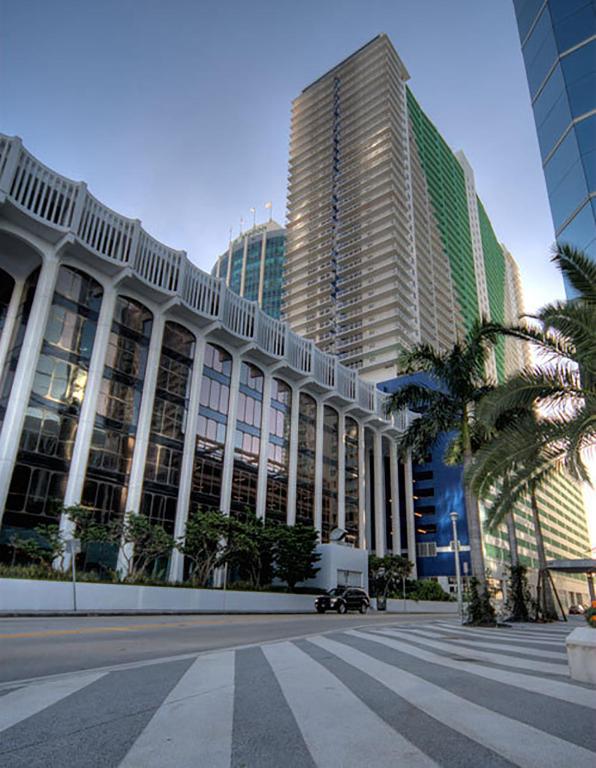 Luxury Apartment in Brickell - image 2