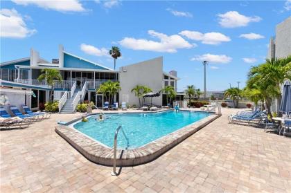 Madeira Beach Yacht Club 151H 1 Bedroom Heated Pool Spa WiFi Sleeps 4 - image 2