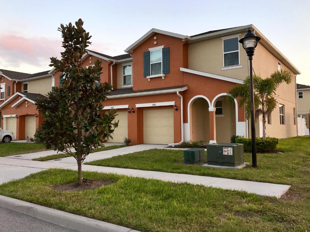 Four Bedrooms Townhome 5126 - main image