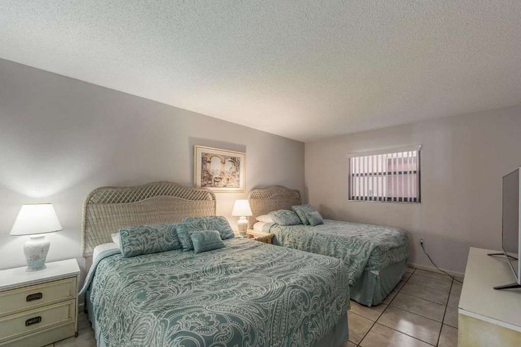 108 Beach Place Condos - image 3