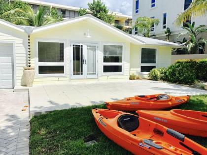 Gorgeous Beach House Across The Street From The Beach! Kayaks Bikes Etc... - image 4