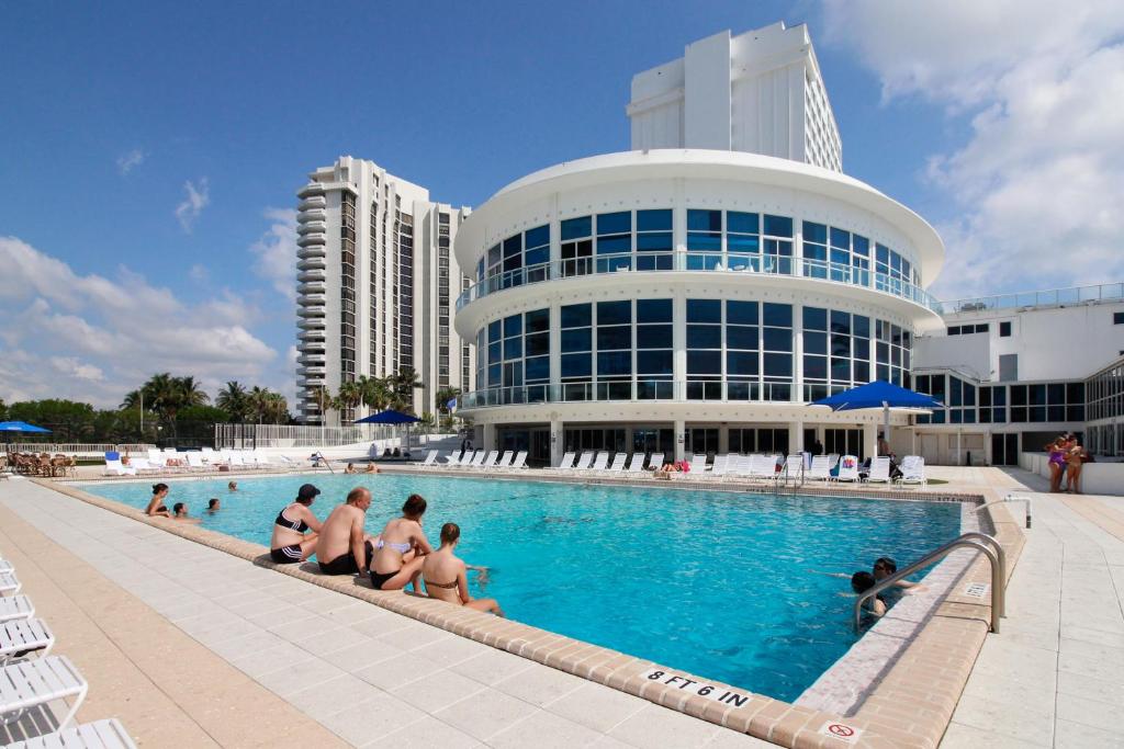 Castle Beach: Coral Condo - main image