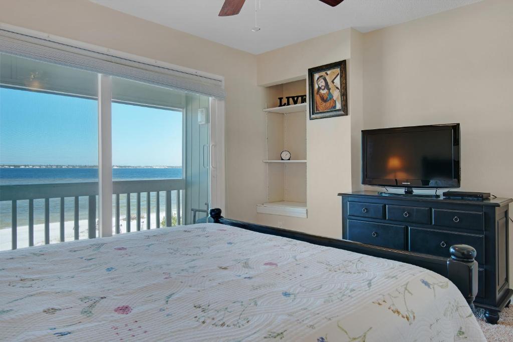 White Sands Bay Front Pensacola Condo - image 3