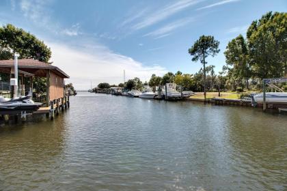 Executive Canal Home and Dock - image 4