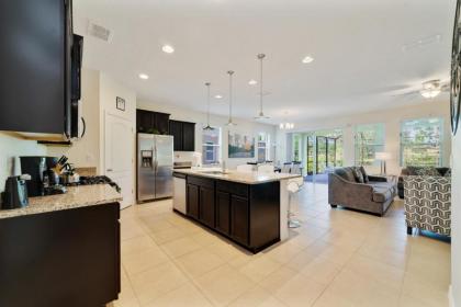 Luxury Pool Homes @ Solterra - Game Rooms Lazy River & More - Close to Disney - image 1