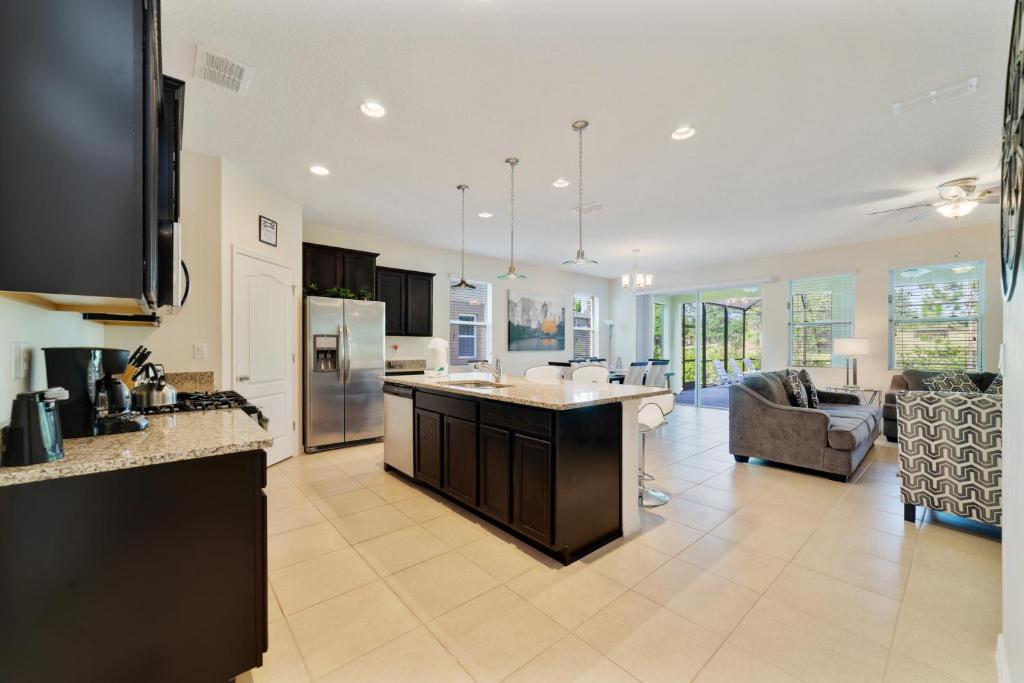 Luxury Pool Homes @ Solterra - Game Rooms Lazy River & More - Close to Disney - main image