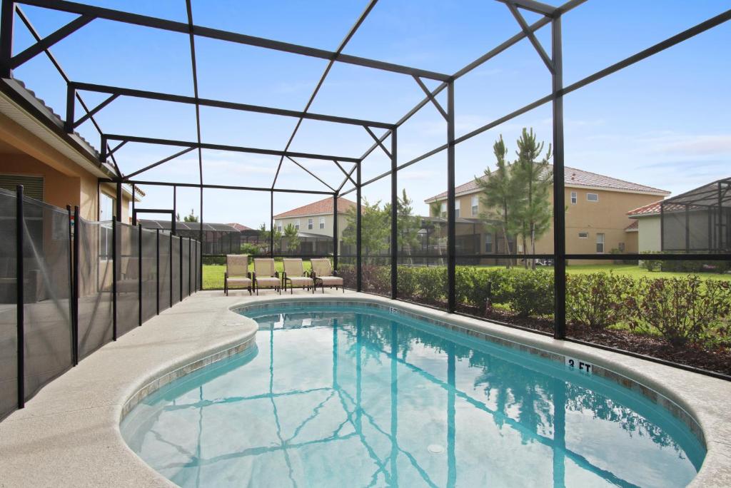 Luxury Pool Homes @ Solterra - Game Rooms Lazy River & More - Close to Disney - image 2