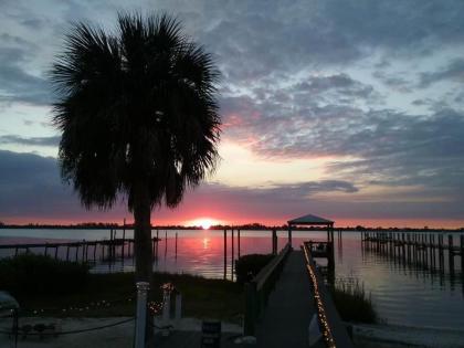 Paradise Cove At Lemon Bay