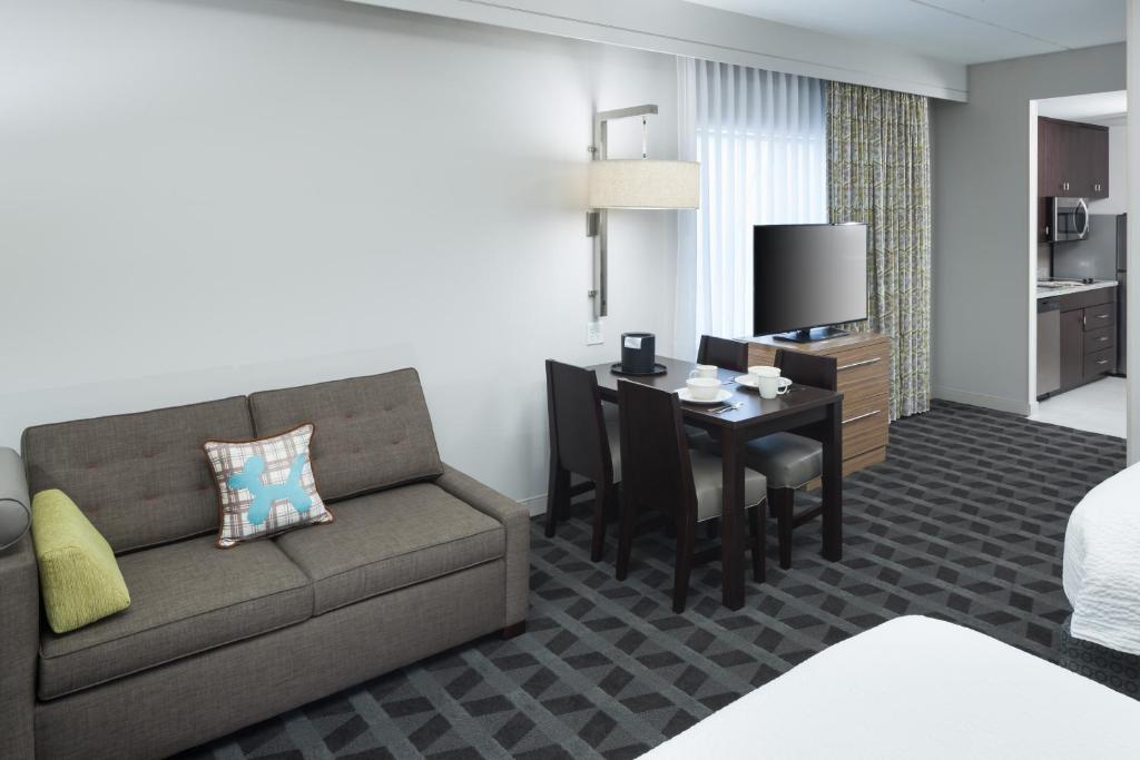 TownePlace Suites by Marriott Orlando at SeaWorld - image 4