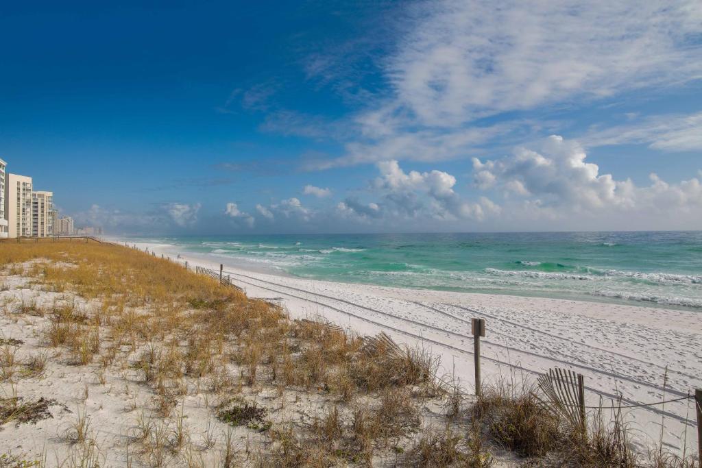 Central Destin Condo Next to Beach - image 2