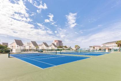 Central Destin Condo Next to Beach - image 4