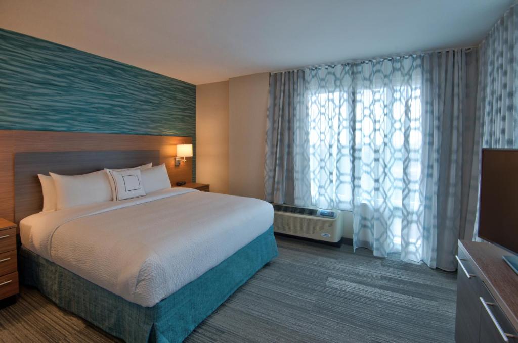 TownePlace Suites by Marriott Miami Airport - image 2