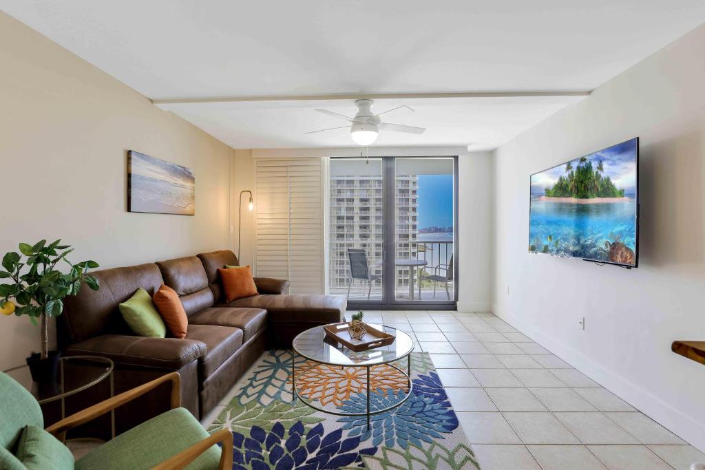 South Seas Tower 4-1209 - image 2