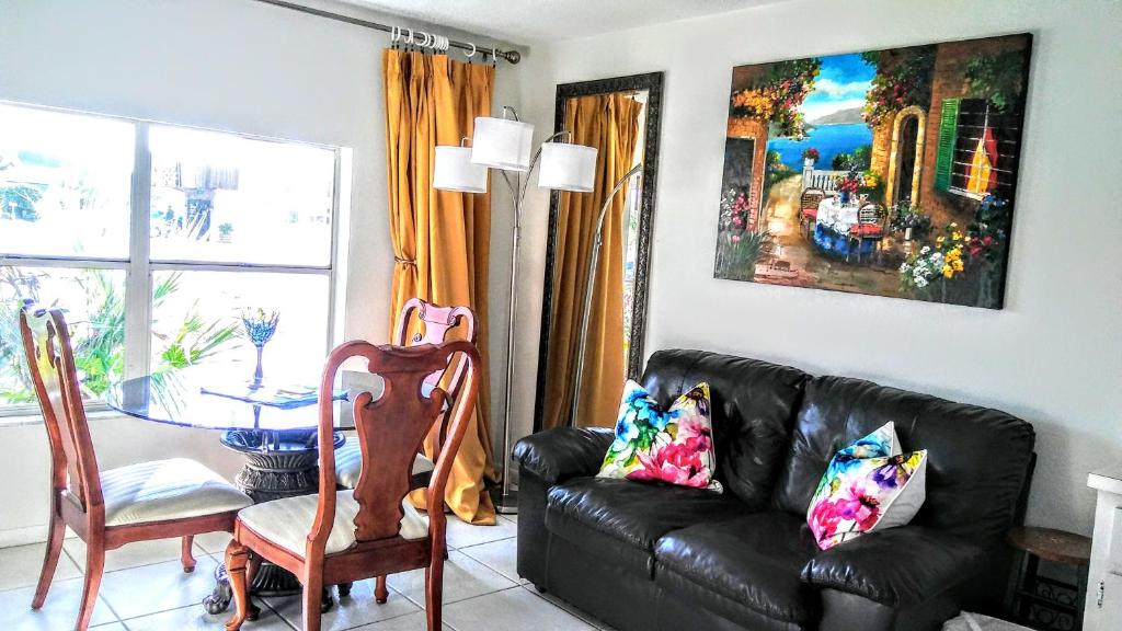 Boca Ciega Bay Apartment - image 4