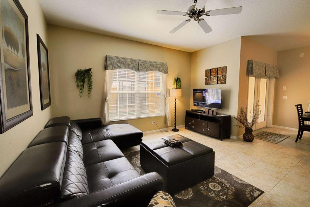 8960 Paradise Palms - main image