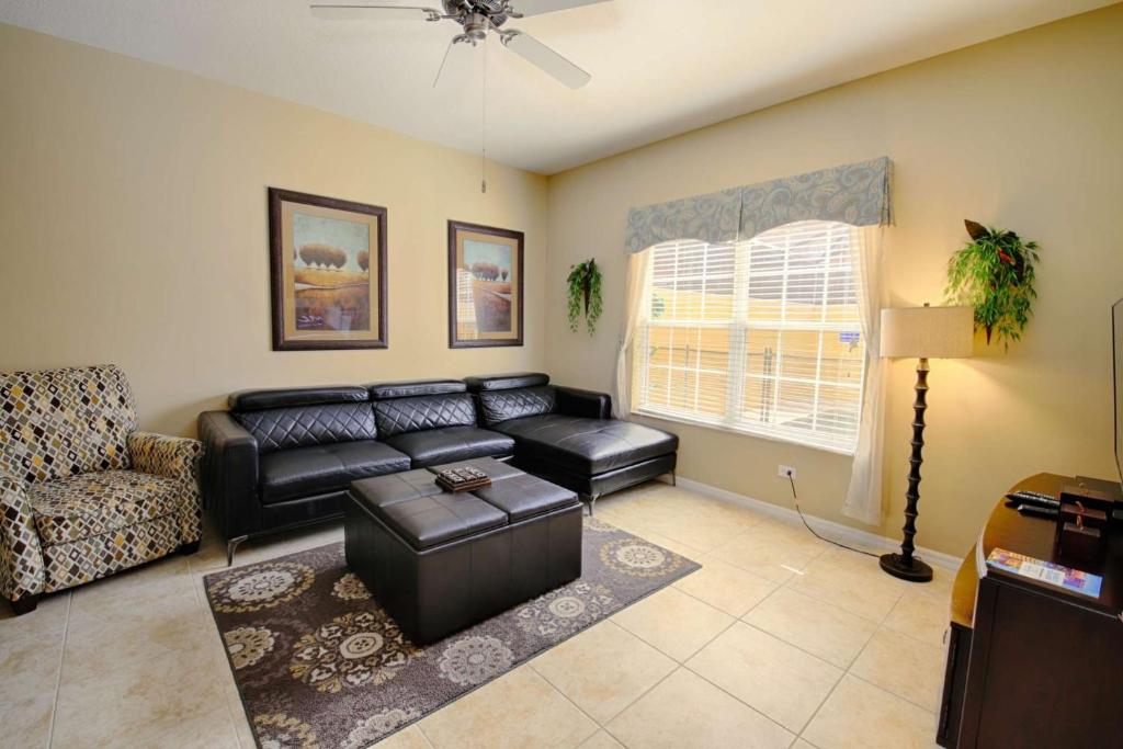 8960 Paradise Palms - image 2