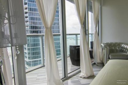 LUXURY 5-STAR CONDO @47TH floor in Icon Brickell ! - image 2