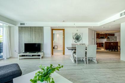 Modern Ocean Drive Condo in the Heart of Sobe! - image 4