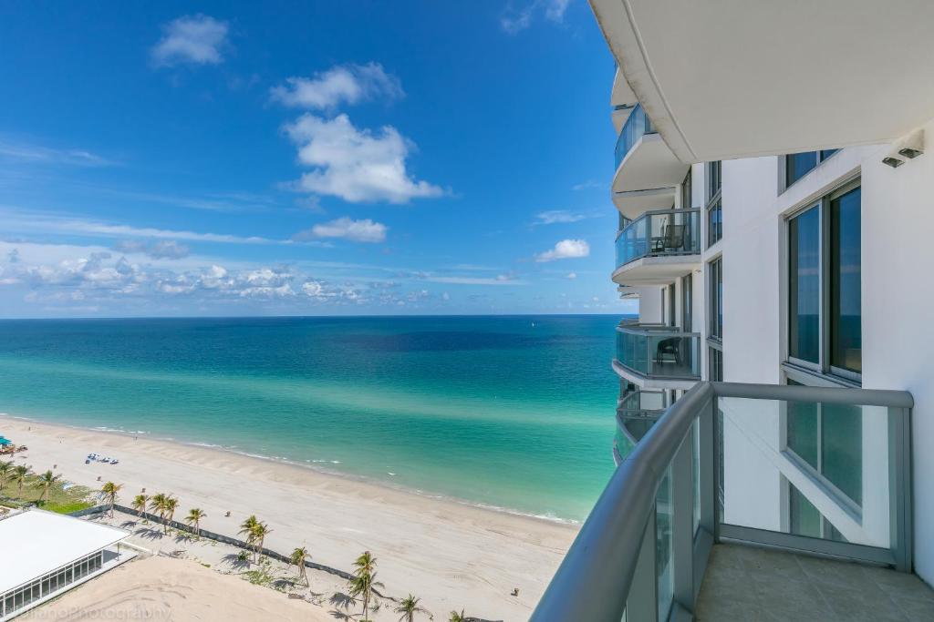 Sunny Isles ocean view 1 bedroom at Marenas Resort 20th - main image