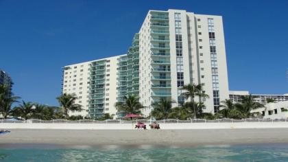 2 bedrooms apartment on the beach - image 2