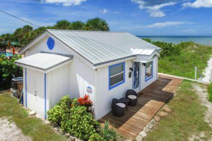 Binnies Beachfront Bungalow Florida