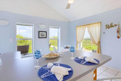 Binnie’s Beachfront Bungalow - image 5